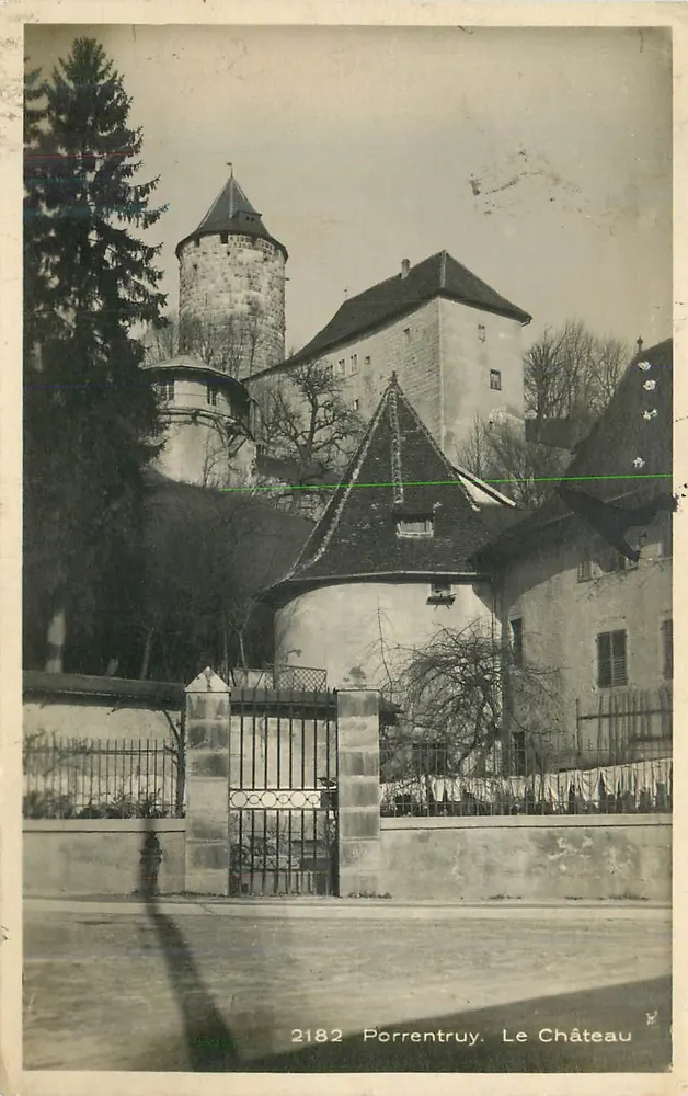 Porrentruy, Il Castello — vista del castello con torre rotonda e portone — editore sconosciuto, n° 2182 - Recto