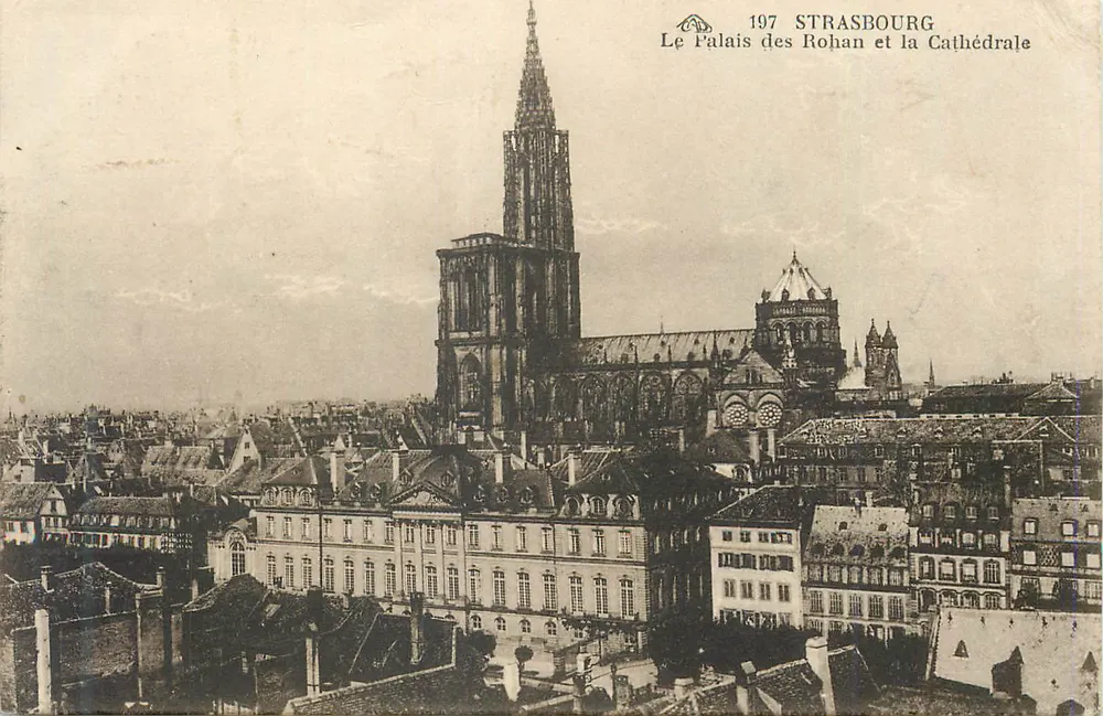 Strasbourg — Le Palais des Rohan et la Cathédrale — éditeur inconnu, n° de série 197 - Recto