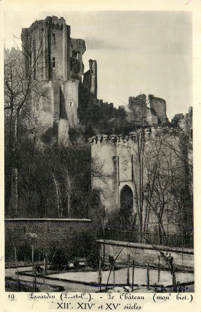 Lavardin (L.-et-C.) - Das Schloss (Monumentalstätte) - 12., 14. und 15. Jahrhundert - Vorderseite
