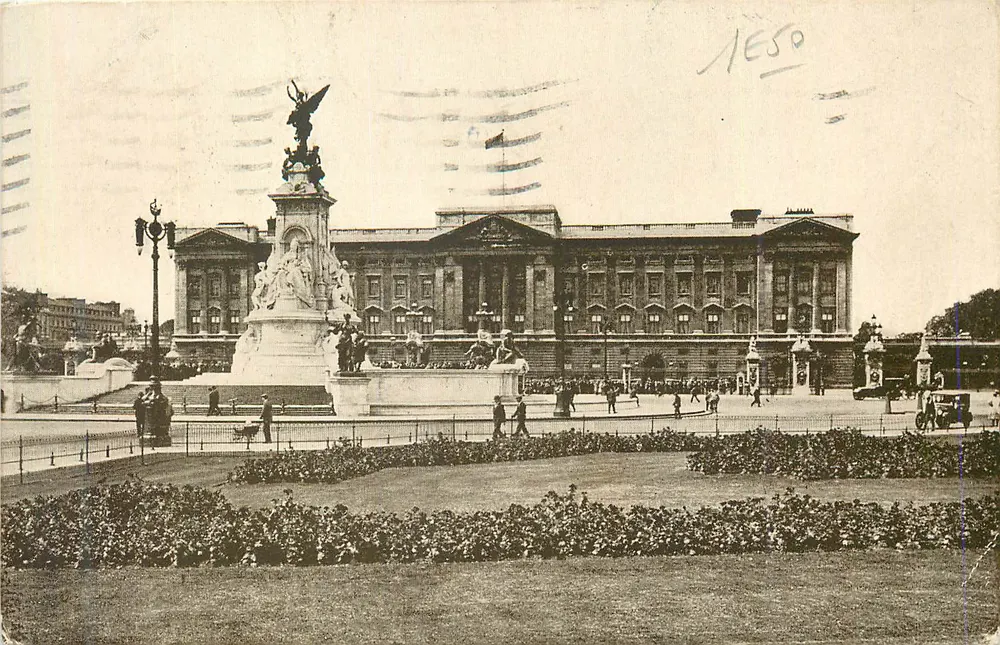 Palácio de Buckingham — Memorial da Rainha Vitória — Néso Editor - Frente