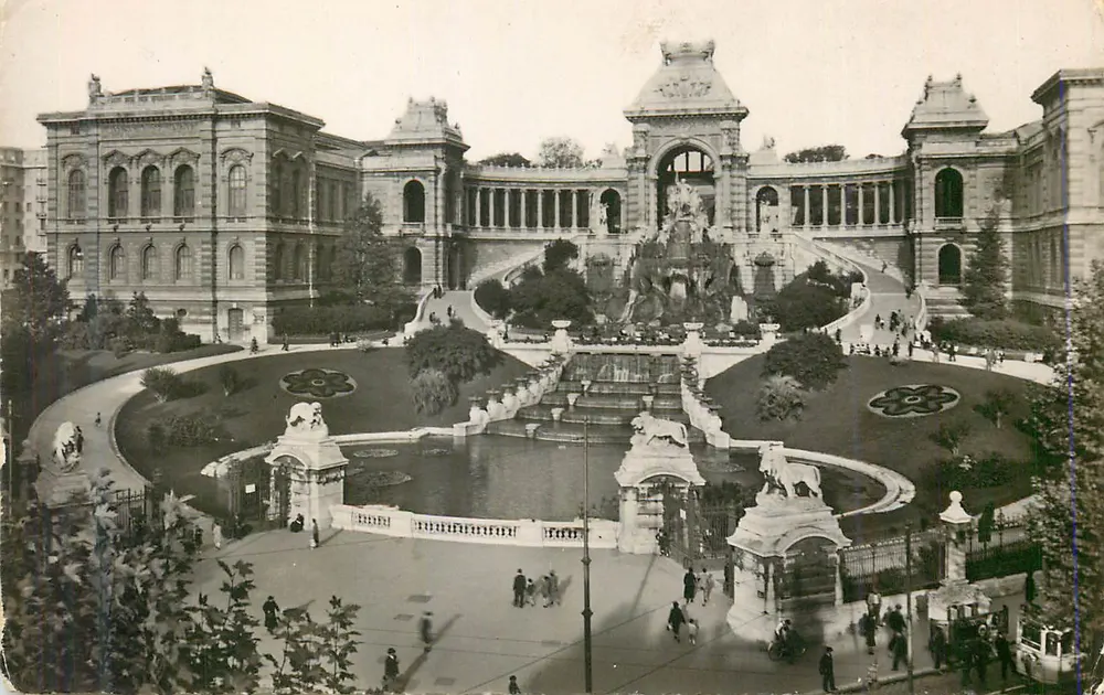 Jardim das Tuileries — Fontaine dos Leões — Paris - Frente