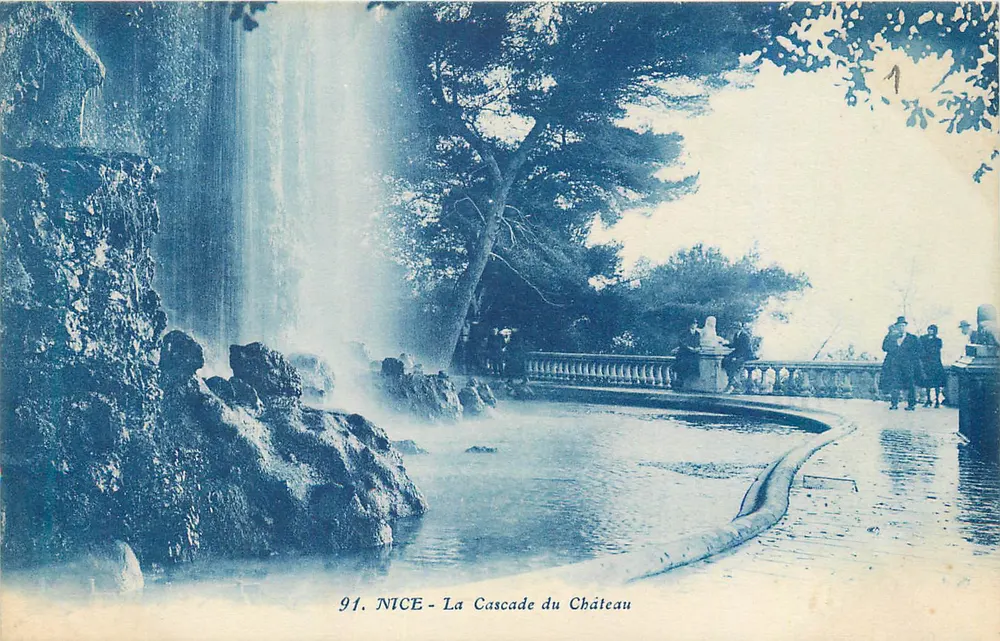 NICE - A Cascata do Castelo — vista da cascata e da piscina com visitantes — editor desconhecido, n° de série 91 - Frente