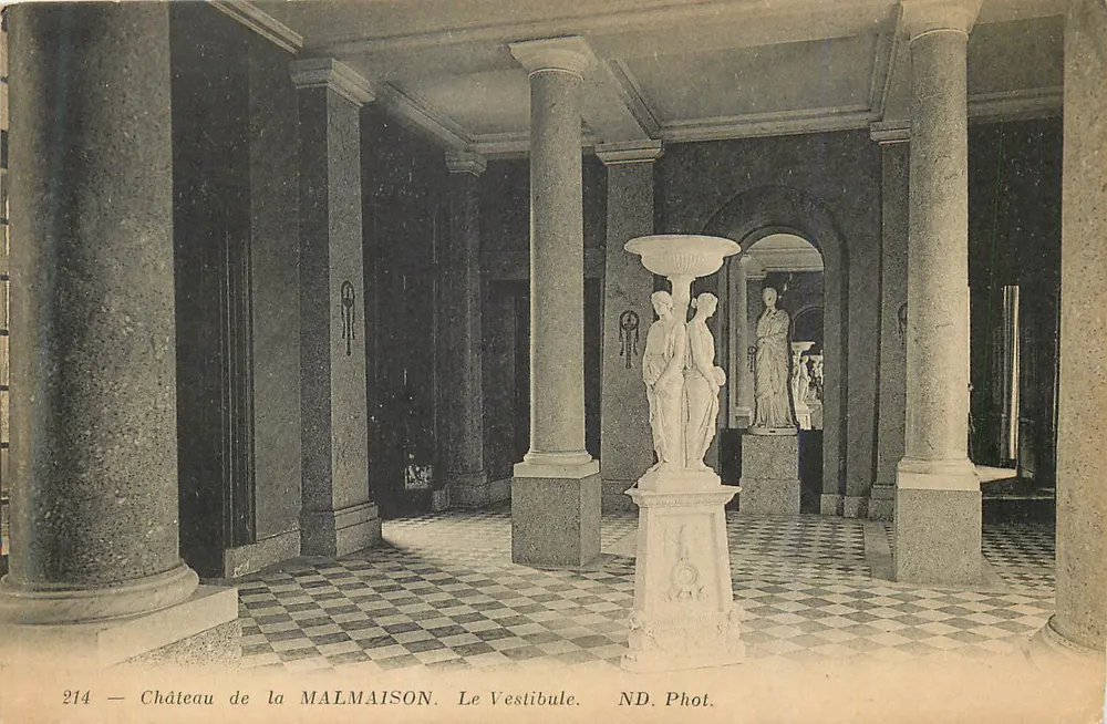 Castelo de La MALMAISON. O Vestíbulo — ND. Foto n° 214 - Frente
