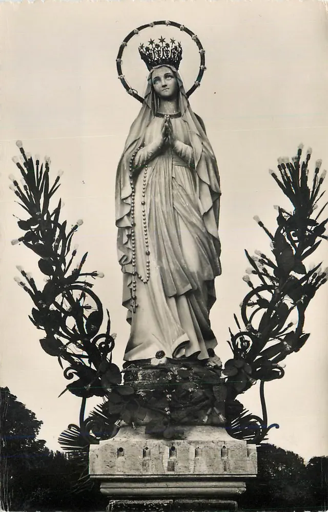 Estátua de Nossa Senhora — coroa e rosário — editor desconhecido - Frente