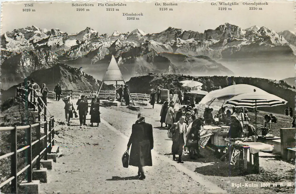Vista panorâmica do Rigi-Kulm — montanhas alpinas e visitantes — editor não visível - Frente