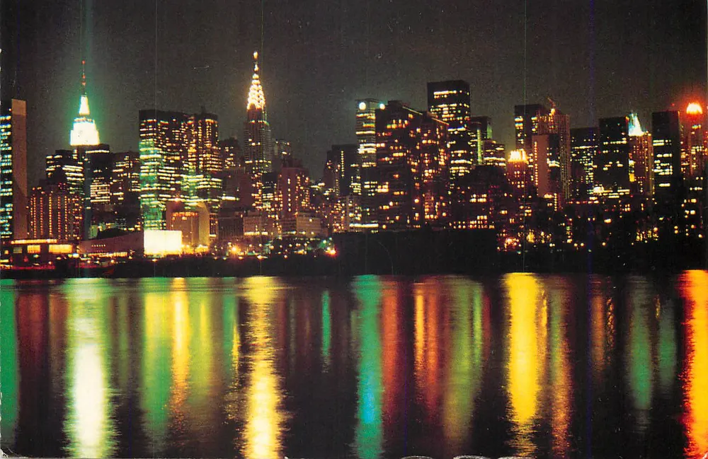 New York City — Nachtsicht des Skyline mit Reflexionen — Verlag unbekannt - Vorderseite