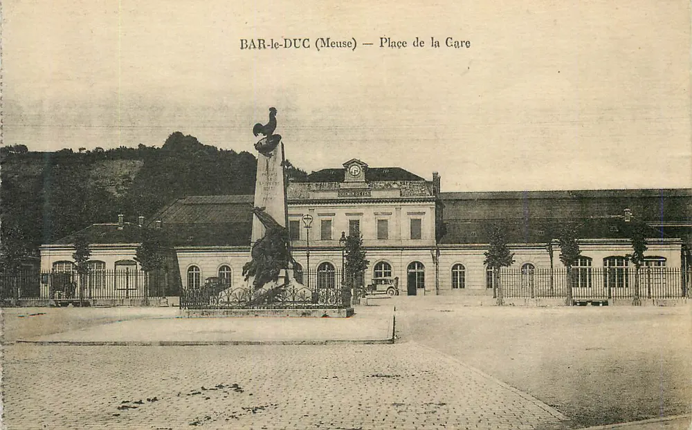 BAR-le-DUC (Meuse) — Praça da Estação - Frente