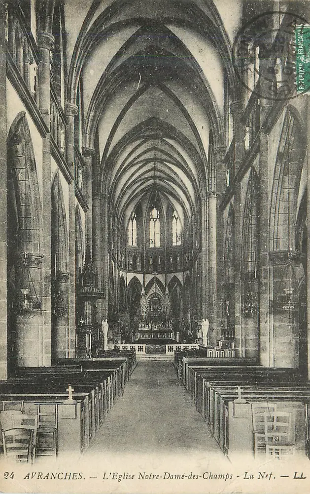 Avranches — Die Kirche Notre-Dame-des-Champs — Die Kirchenschiff - Vorderseite