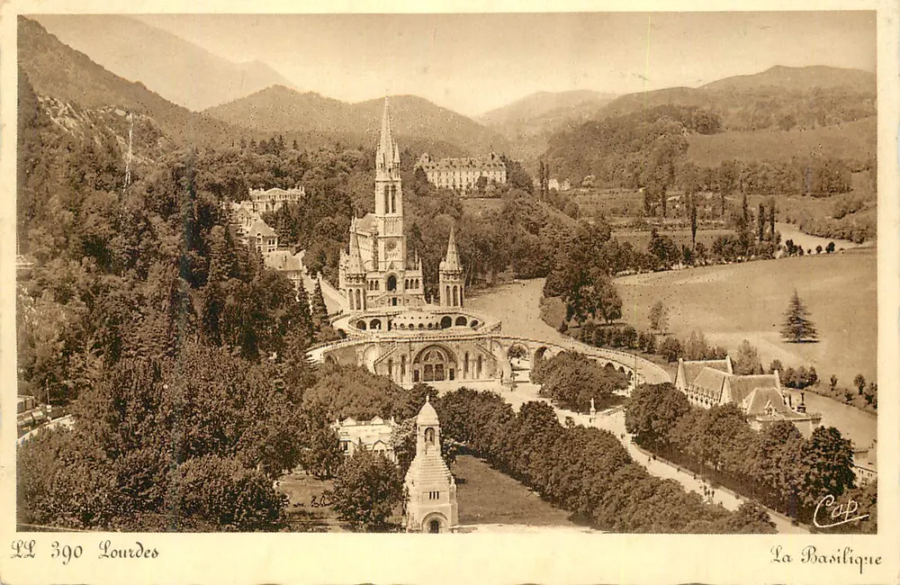 Lourdes — A Basílica — editor CAP, n° LL 390 - Frente
