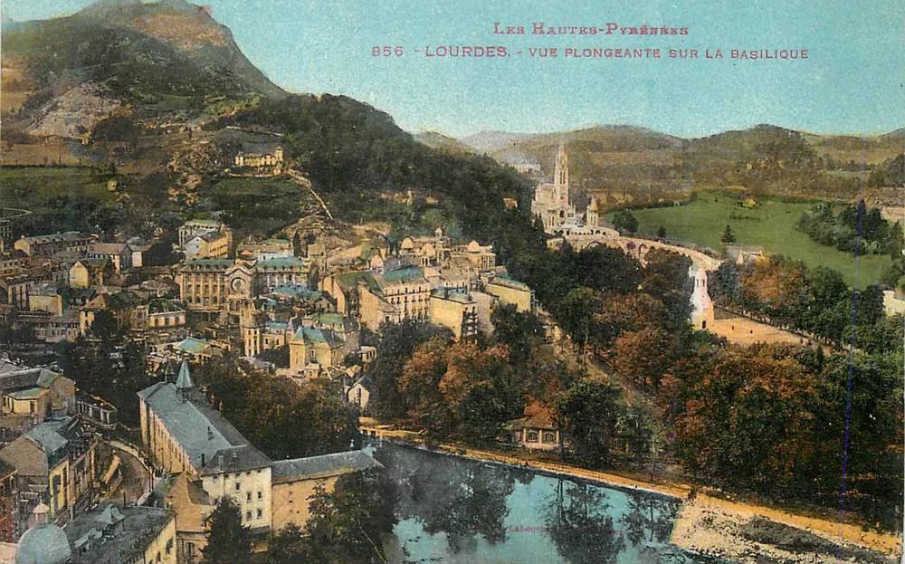 Lourdes - Aufnahme von der Basilika — Les Hautes-Pyrénées, Nr. 856 - Vorderseite