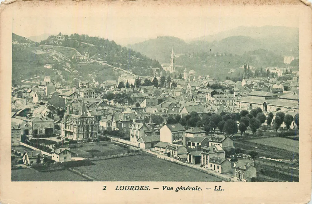Lourdes — Vista geral — LL. - Frente