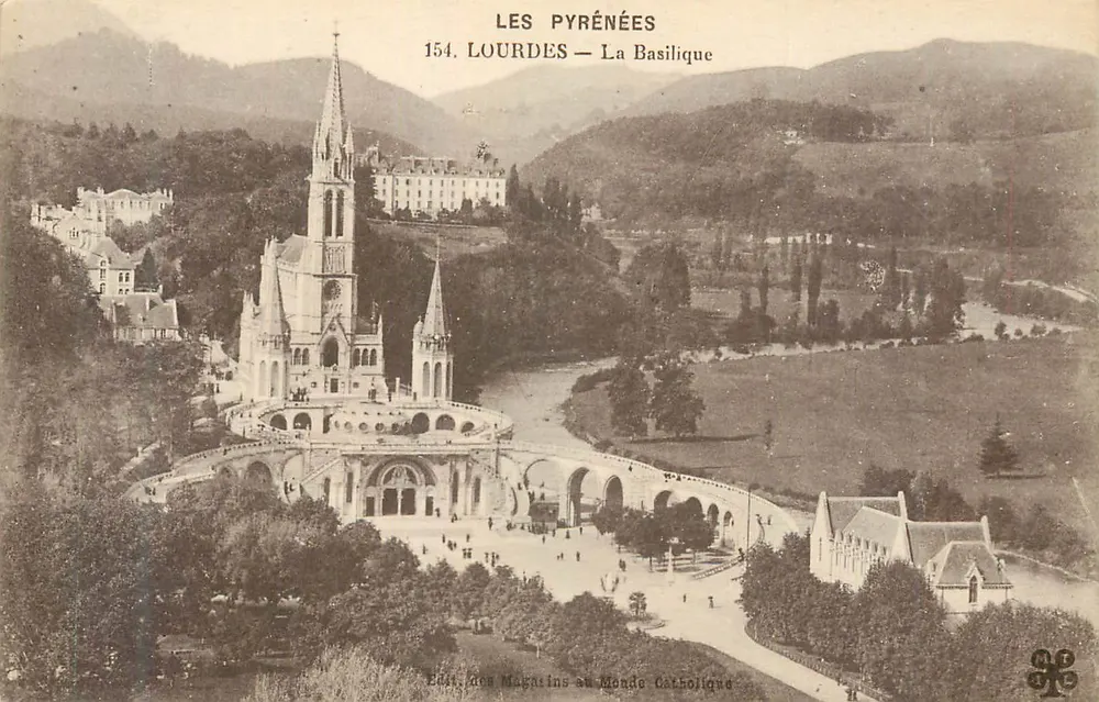 Lourdes — De Basiliek — De Pyreneeën - Voorkant