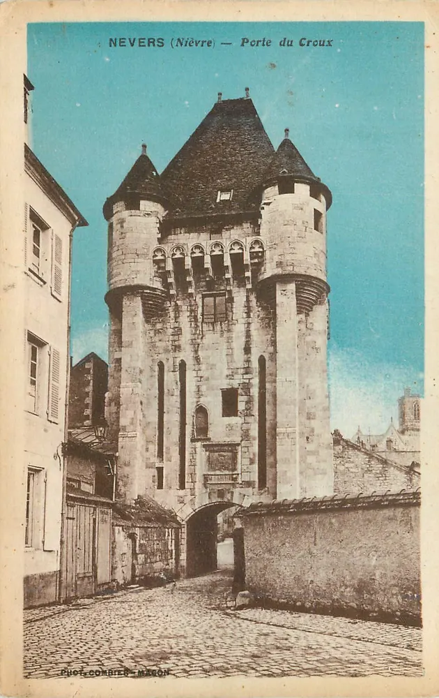 Nevers (Nièvre) — Porte du Croux — Fot. Comairé-Maron - Voorkant