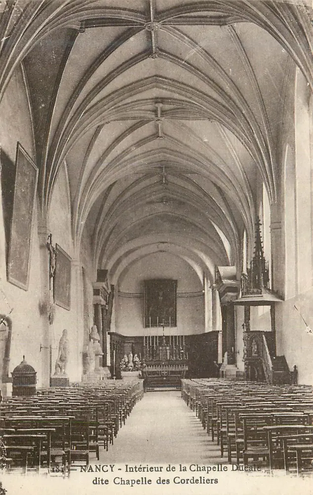 NANCY — Innenansicht der Ducalen Kapelle genannt Kapelle der Cordeliers — 1831 - Vorderseite