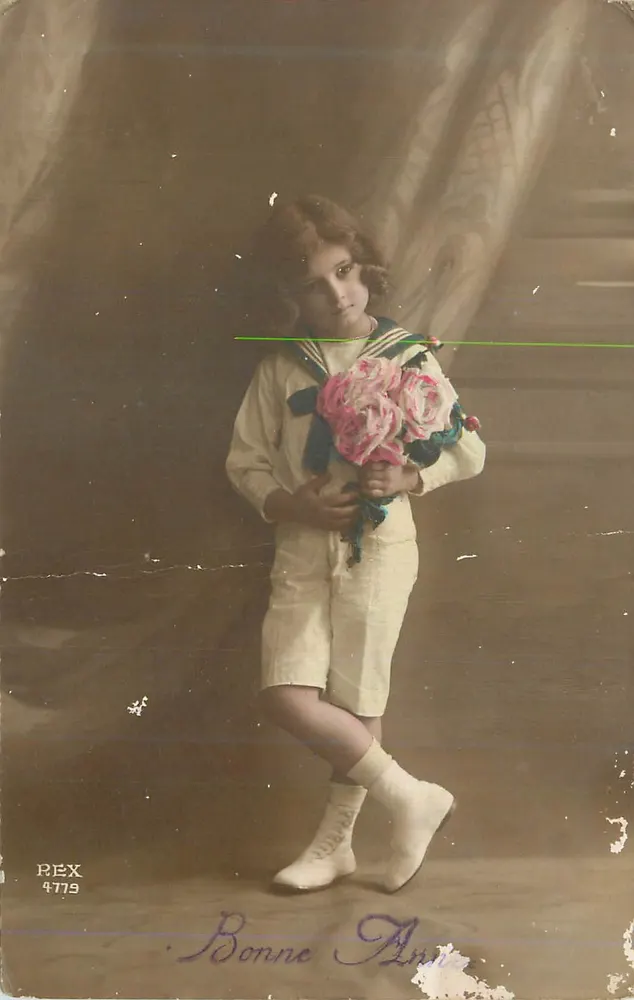 Petite fille en tenue de marin — tenant un bouquet de roses — éditeur REX 4779 - Voorkant