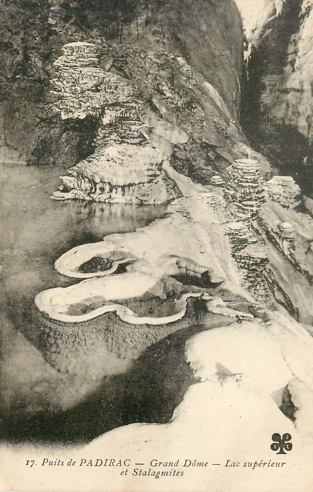 Quelle von PADIRAC — Großer Dom — Oberer See und Stalaktiten - Vorderseite