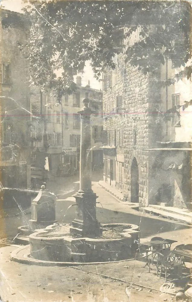 Fonte pública — praça central — editor CPB - Frente