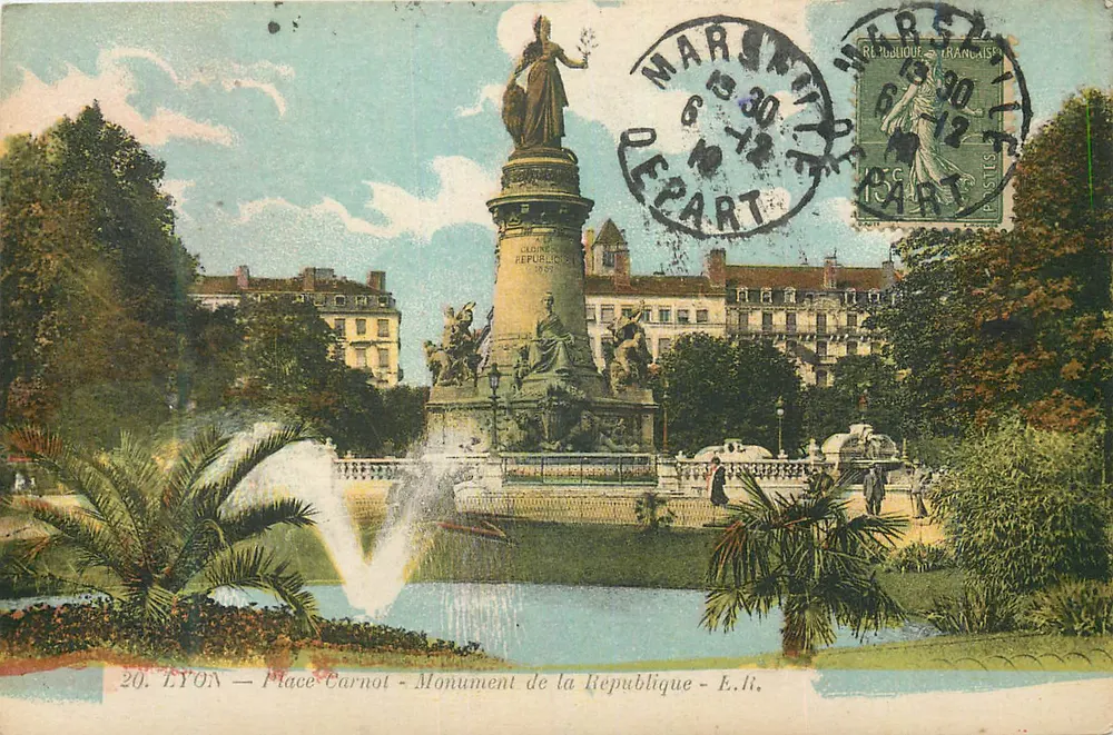 LYON — Place Carnot — Monumento a la República — E.li. - Anverso