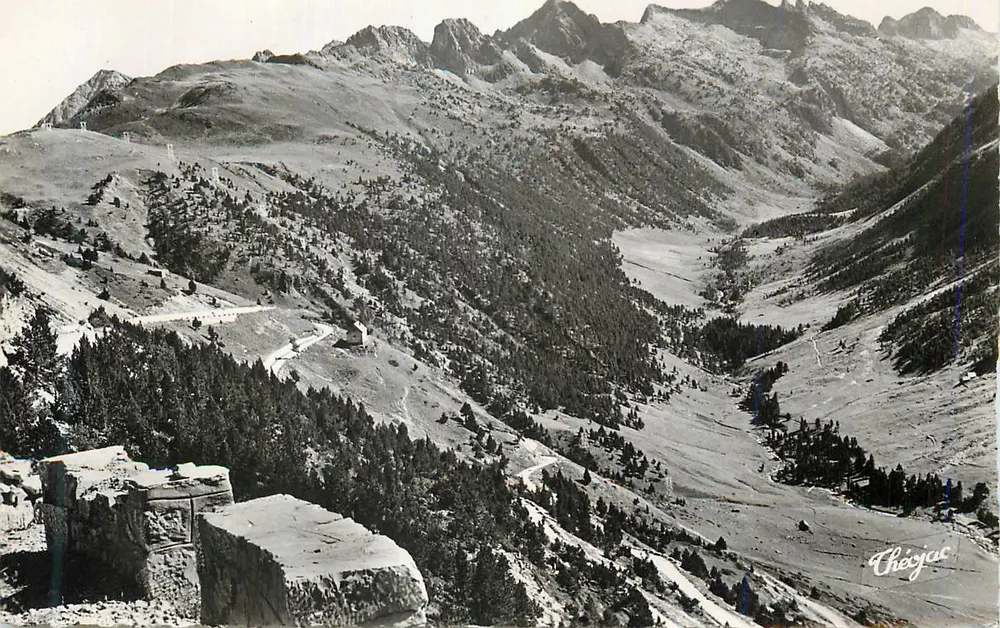Panoramablick auf die Berge — Chéryjac - Vorderseite