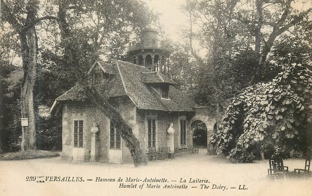 Versailles — Hameau de Marie-Antoinette — La Laiterie - Vorderseite