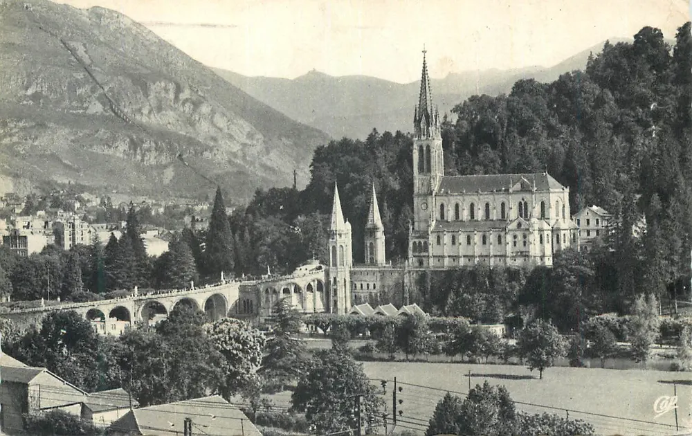 Igreja de São Pedro de Grenoble — vista panorâmica com viaduto — editor C.P. (C.P. 123) - Frente