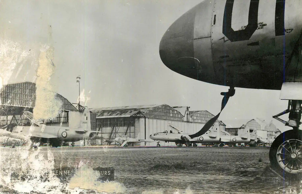 Aérodrome de Sainte-Adresse — avions militaires devant hangars — éditeur : Imprimerie de Sainte-Adresse, n° 16 - Frente