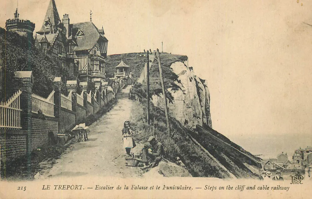 Le Tréport — Treppen der Klippe und der Schiebebahn — Foto. JND - Vorderseite