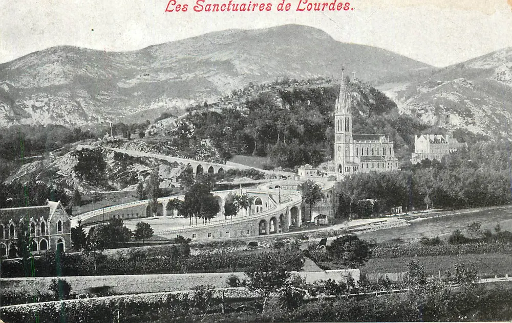 Os Sanctuários de Lourdes — vista panorâmica — editor não identificado - Frente