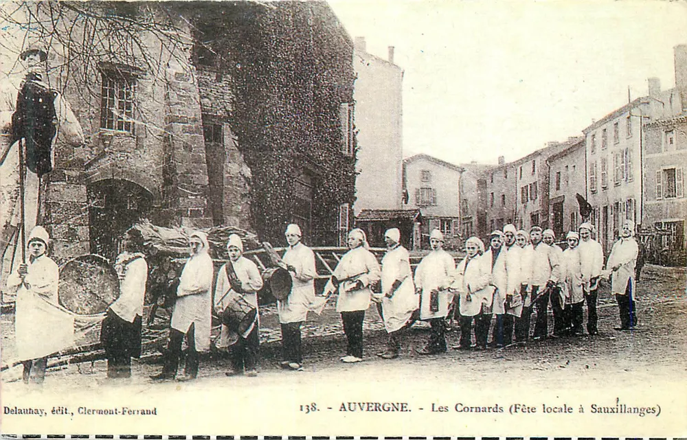 Les Cornards — Fiesta local en Sauxillanges — Auvergne - Anverso