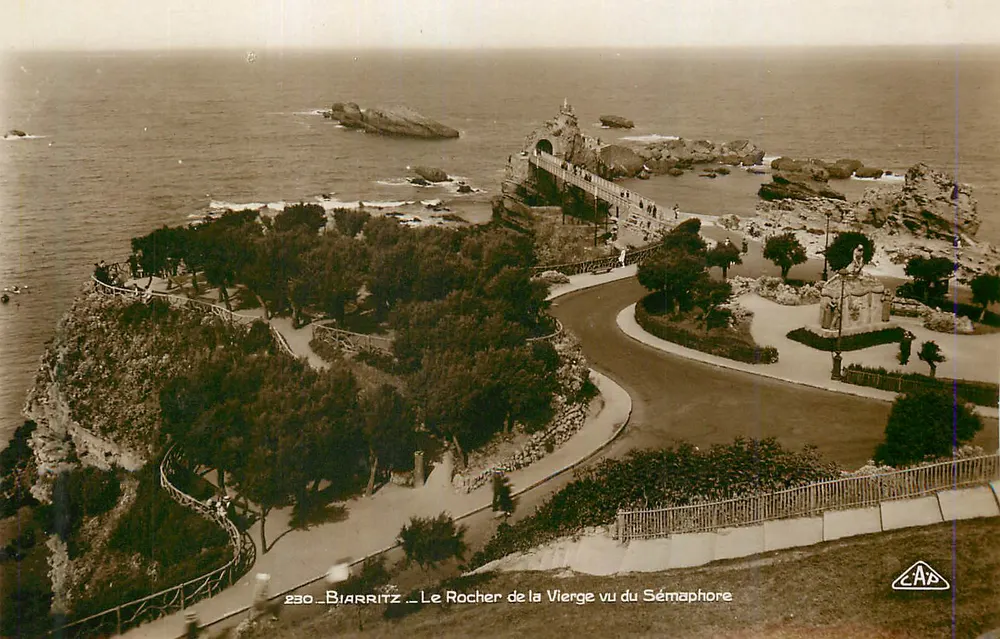 Biarritz — A Vista do Rocher de la Vierge vista do Sémaphore — Bilhete postal antigo n°230, editor CAA - Frente