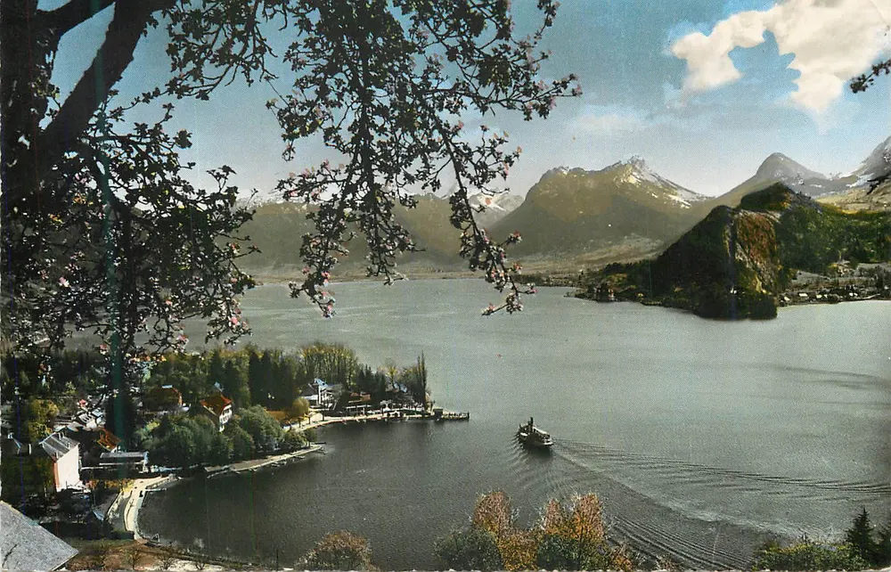 Lac de Gokasho — vue panoramique avec montagnes enneigées — éditeur non visible - Recto