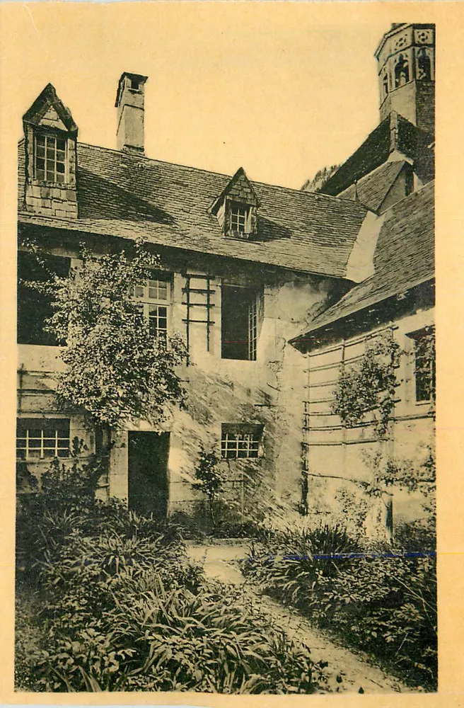 Cour intérieure d'un château — éditeur non identifié, n° de série non visible - Frente
