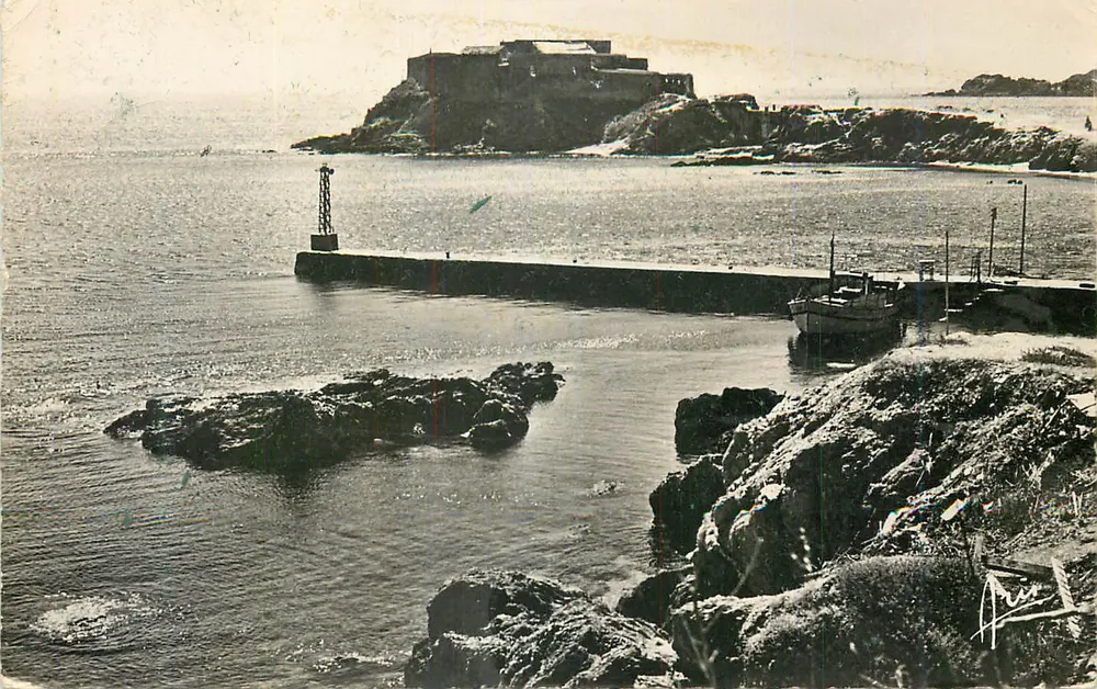 Hafen von Sainte-Marguerite — Ansicht des Leuchtturms und Schlosses — unbekannter Verlag - Vorderseite