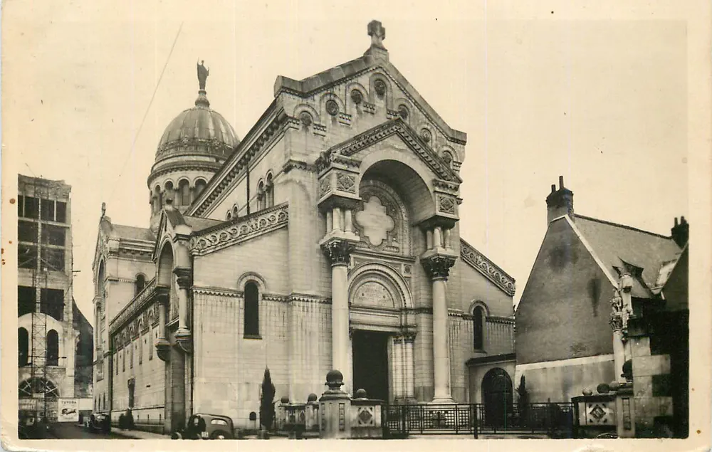 Igreja de Santa Cruz de Lille — vista da fachada — editor TAYOBA, n° 15 - Frente