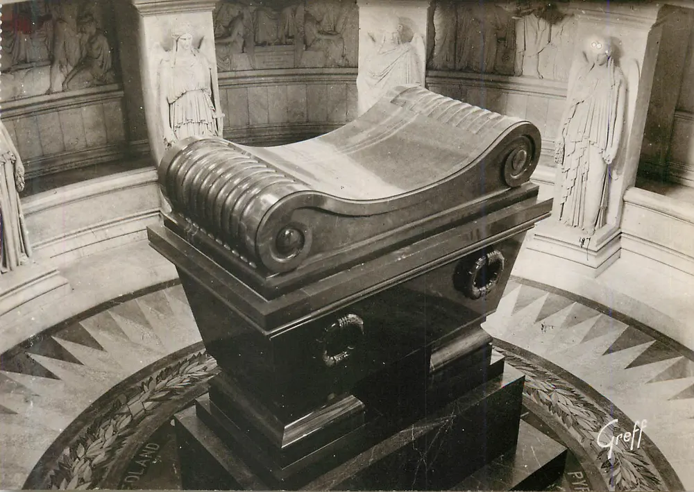 Roman Sarcophagus — Louvre Museum — photographed by Greff - Front