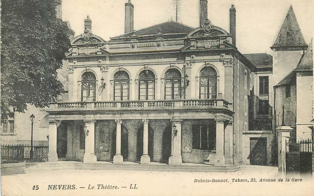 Nevers — O Teatro — Dubois-Bonnot, Tabacs, 23, Avenida da Gare - Frente