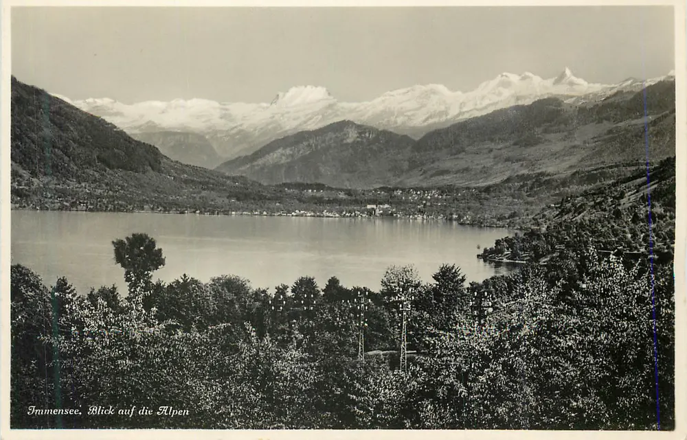 Immensee, Vista panorâmica do lago e das montanhas nevadas - Frente