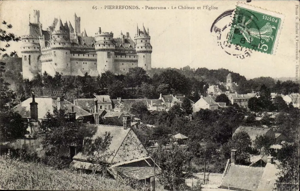 Pierrefonds - Panorama - O Castelo e a Igreja — Foto G. Duclos em Pierrefonds, n°65 - Frente
