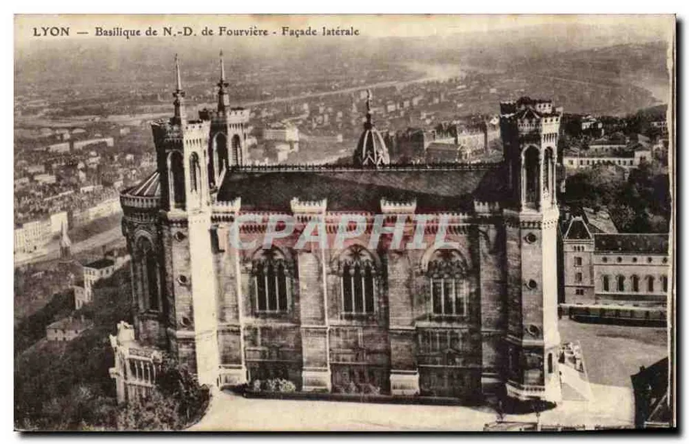 LYON — Basílica de Nossa Senhora de Fourvière — Fachada lateral - Frente