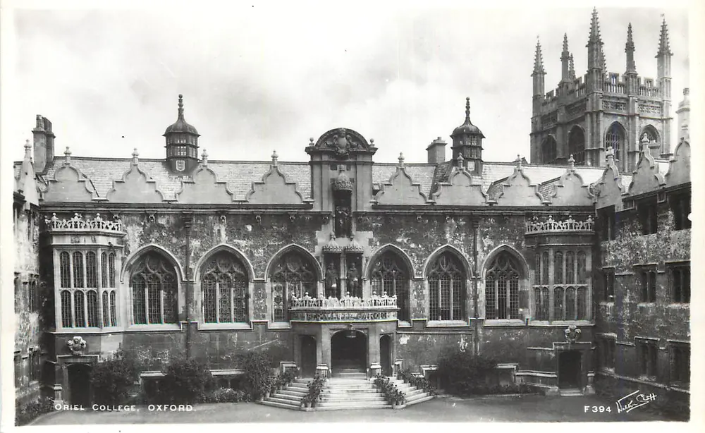 Oriel College, Oxford — vista da quadra e da catedral — editor F.394, V. Cratt - Frente