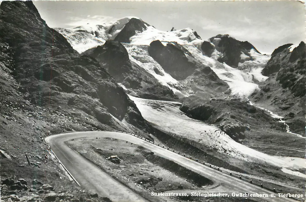 Sustenstrasse, Steingletscher, Gwächtenhorn u. Tierberge — vue alpine avec route serpentant entre glaciers et sommets enneigés - Recto