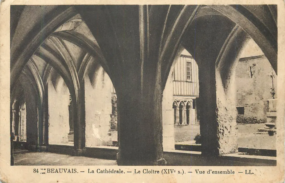 Beauvais — La Cathédrale — Le Cloître (XIVe s.) — Vue d'ensemble — LL. - Front