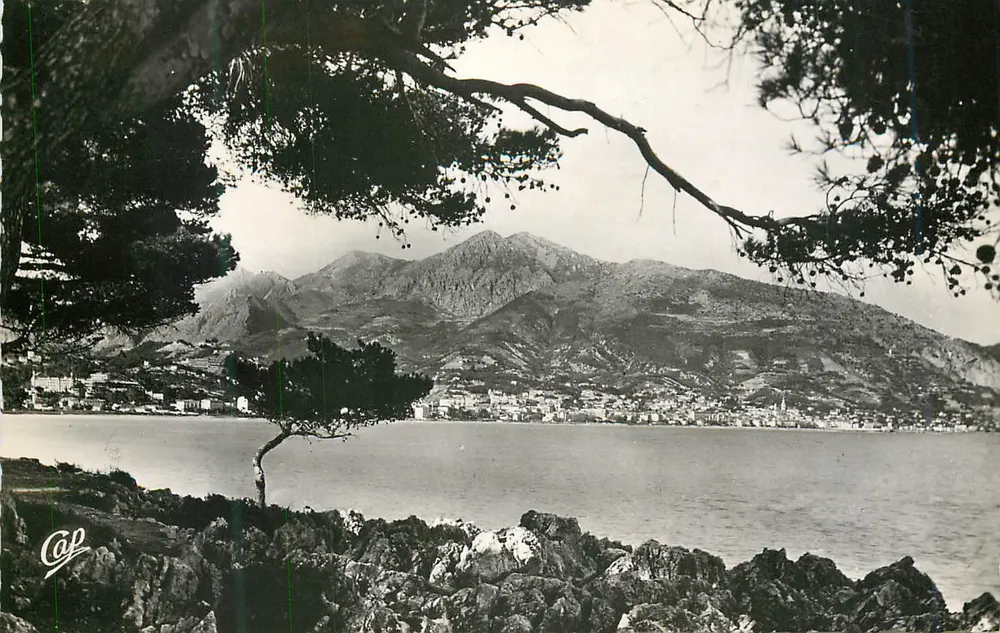 Cap d'Antibes — vista panorâmica — editor Cap - Frente