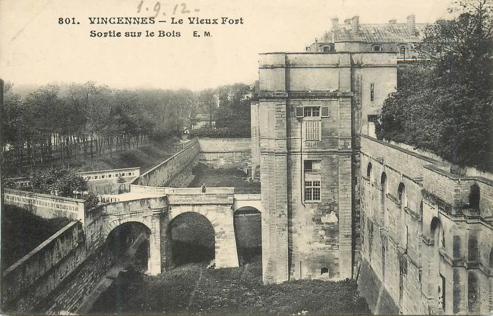 Vincennes — Das Alte Schloss — Ausgang zum Wald — E.M. n°801 - Vorderseite