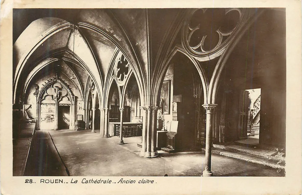 Rouen — A Catedral — Antigo claustro - Frente