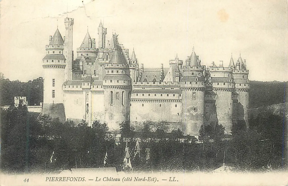 PierreFonds — Le Château (côté Nord-Est) — LL. - Frente