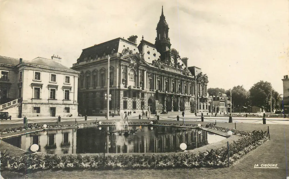 Hotel de Ville de Lille — Place de la Bourse — editor LA CIGOGNE - Frente