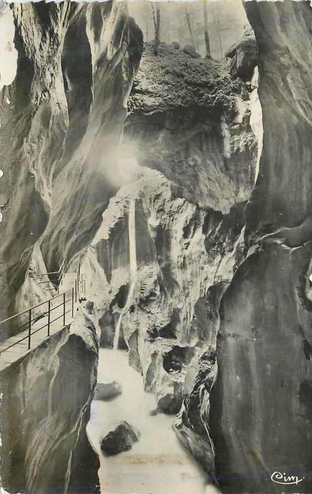 Gorges de l'Isar — vue du canyon avec cascade et passerelle — Cim - Recto