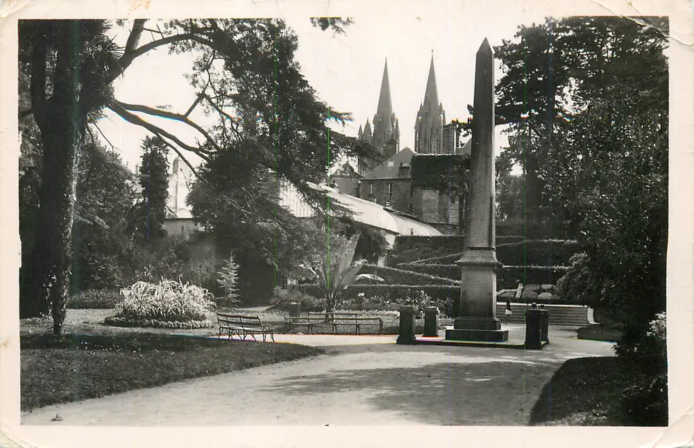 Garten der Kathedrale — Obelisk und Alleen — Verleger: A. Lefebvre, Nr. 123 - Vorderseite
