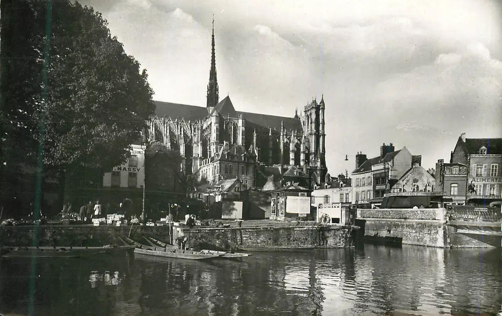 Église Saint-Étienne de Caen — vue sur la rivière — éditeur inconnu, n° de série non visible - Recto